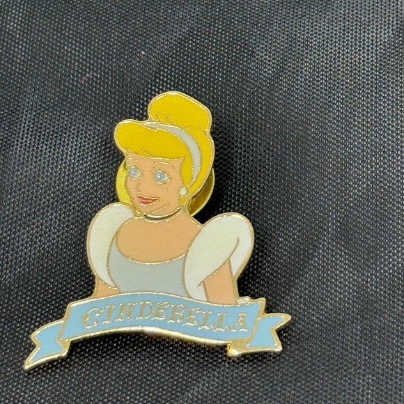 Cinderella Bust Ribbon Tokyo Disney Pin - Picture 5 of 5